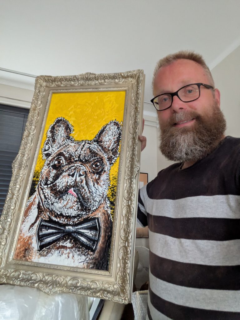 Paul Lavender met schilderij The French Bulldog